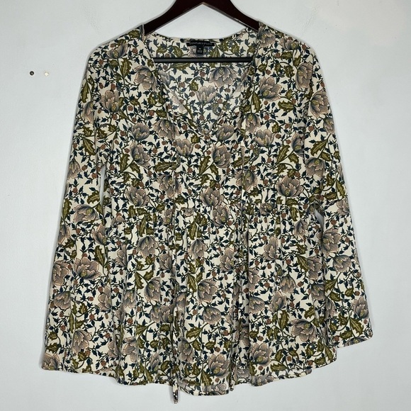 Signature Studio Size Medium Bell Sleeve Floral Flowy Blouse - Picture 1 of 5